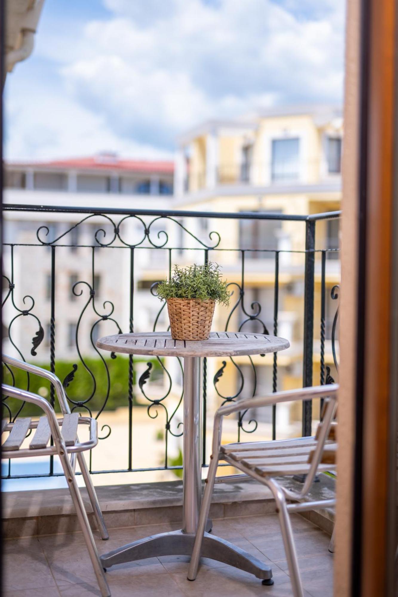Royal Bay Apartments With Self Check-In Sveti Vlas Exterior photo